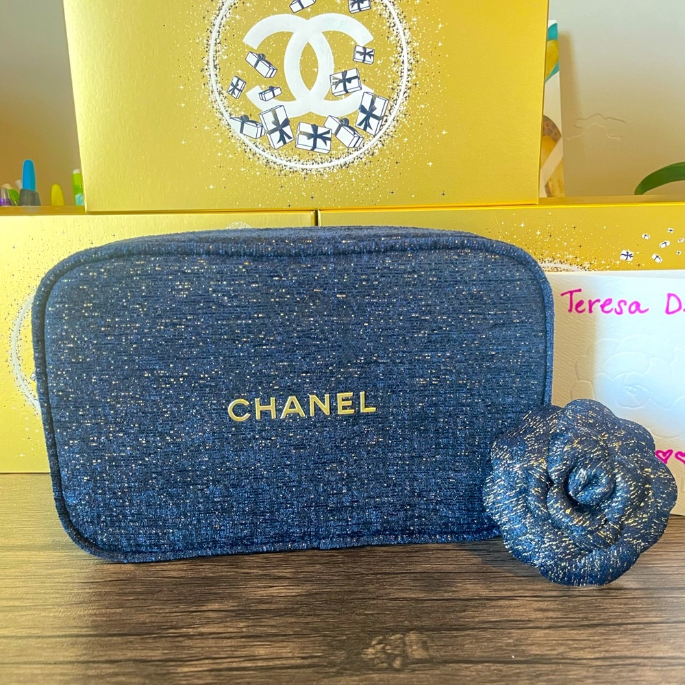 Chanel Holiday 2023 Cosmetic Bag New with box
